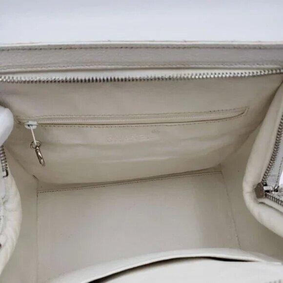 CHANEL Quilted Matelasse CC Logo Caviar Skin Chain Shoulder Bag - Picture 12 of 16